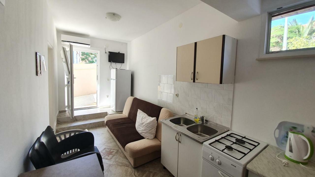 Apartments Mislav Novalja Exterior photo